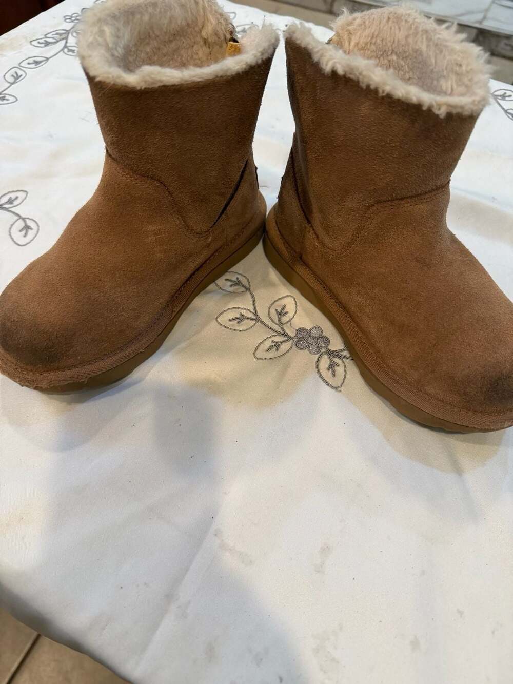 UGG Kids Classic Zip It Suede Boots - Picture 5 of 6